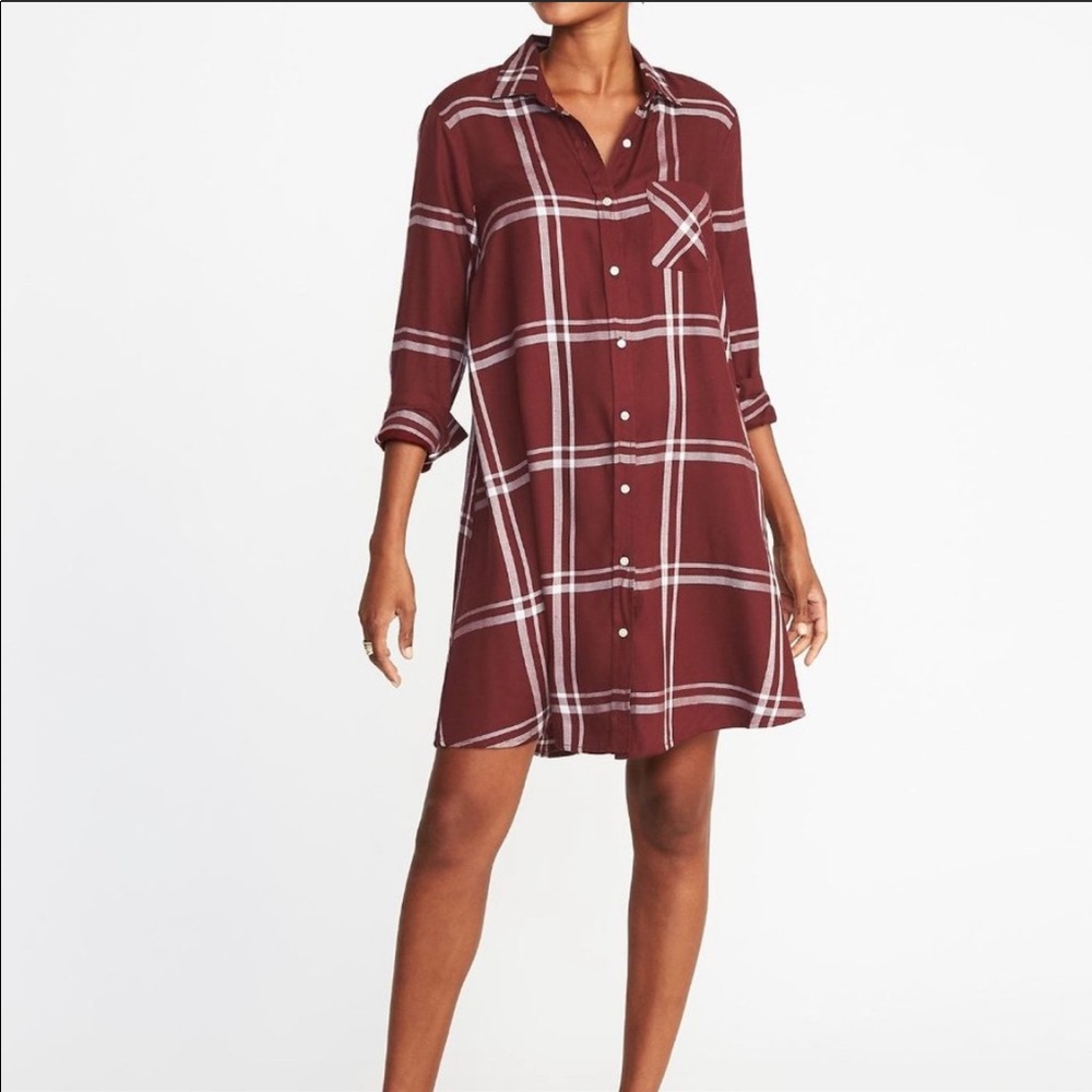 Cute maroon plaid shirt dress 👗